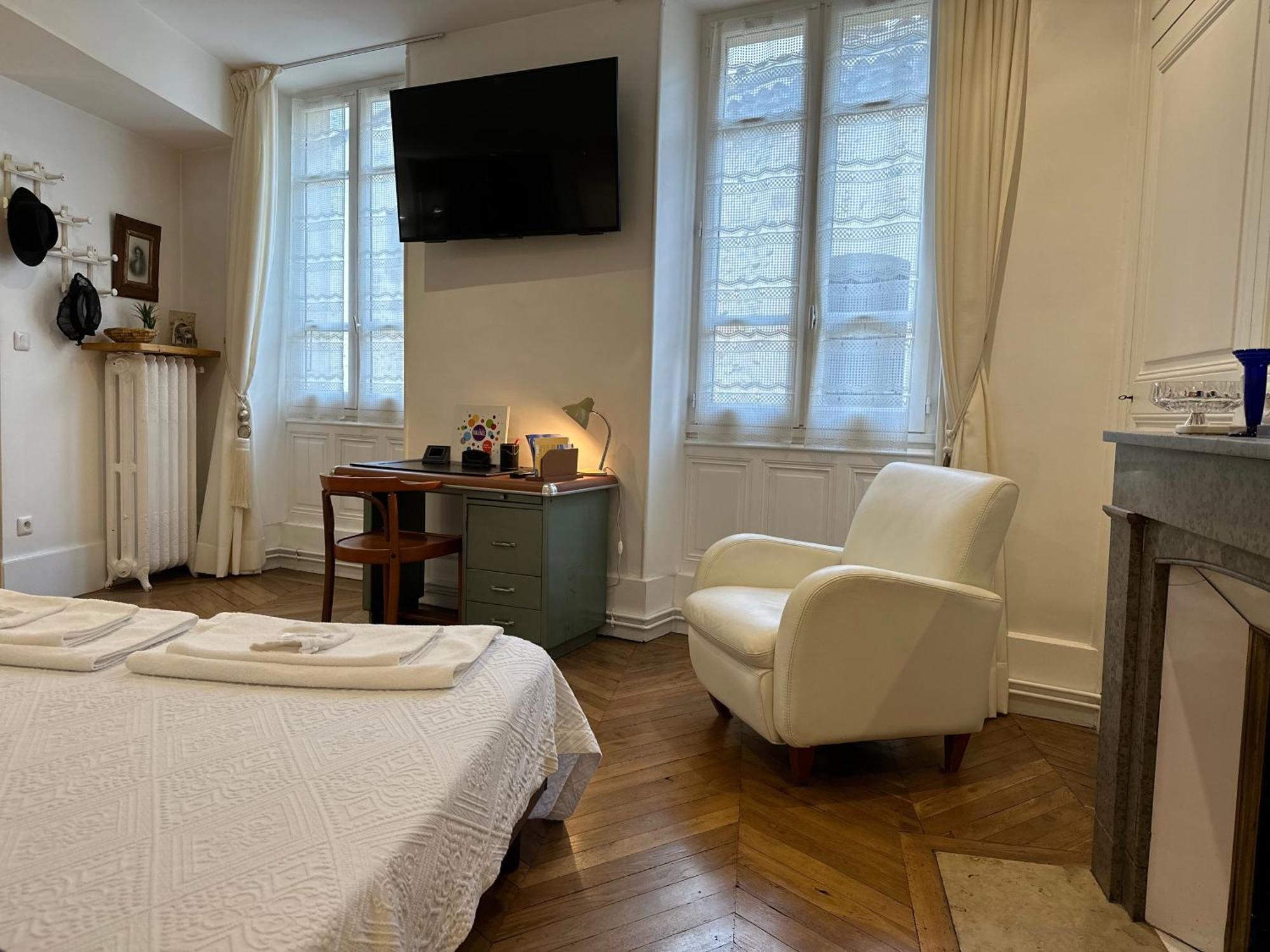 Chambre De Charme Au Coeur Du Vieux Valence - Confort & Calme Exterior foto